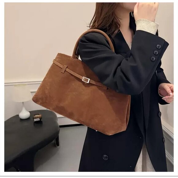 Luxury Faux Suede Tote Bag with Magnetic Closure - Effortless Elegance for Women - Picture 5 of 8